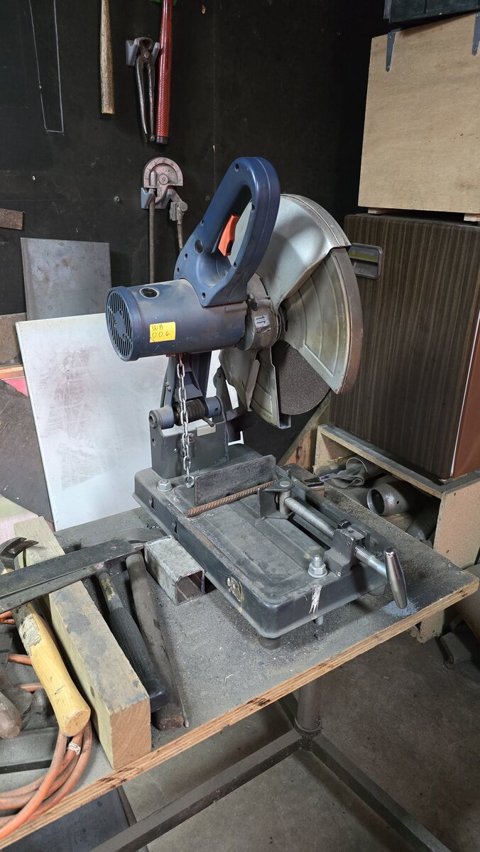 The metal cut-off saw at the Bright United Men's Shed
